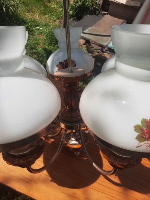 Продам люстру в хорошем состоянии