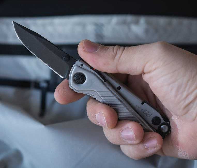 Брелок EDC мультитул SOG Flash MT Silver/Black та Urban Grey/Cyan