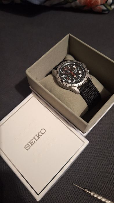 Relógio Seiko cronografo SND377 39mm
