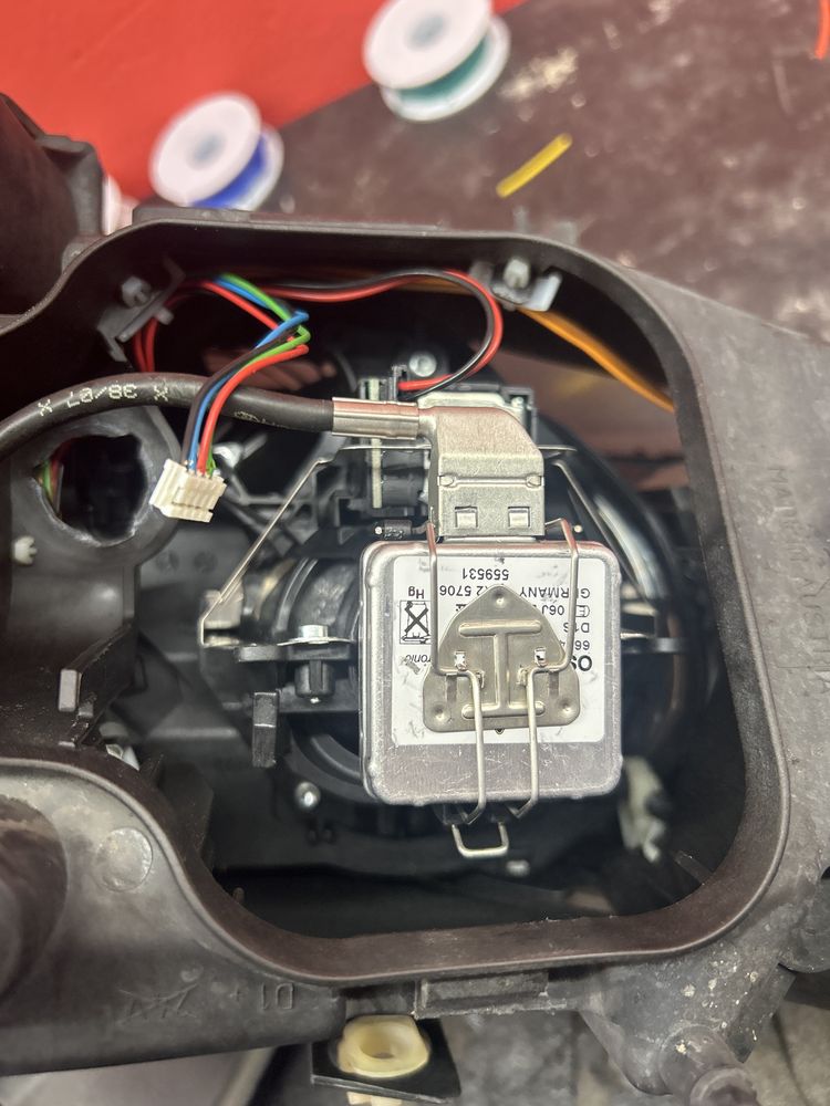 Lampa przednia lewa xenon  Bmw seria 3 e90
