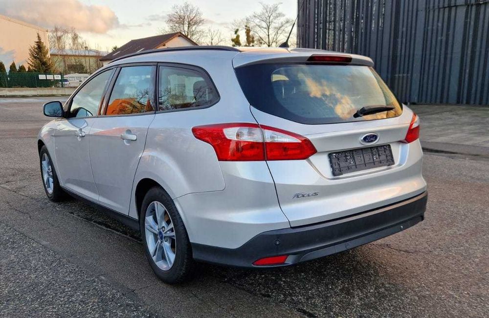 Ford Focus  1.6 105 KM / Serwisowany / 2 komplety kół