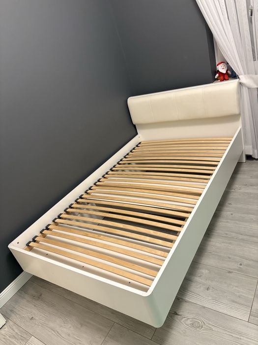 Łóżko ze stelażem, bez materaca