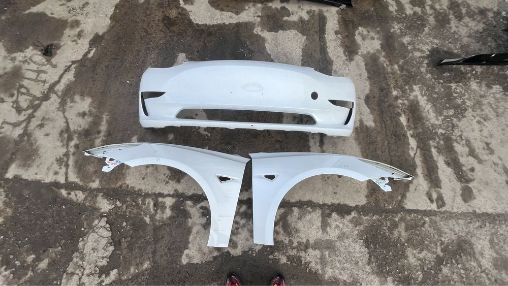 Крило бампер Тесла 3 Tesla 3 Y розборка шрот Тесла 3 Y Луцьк