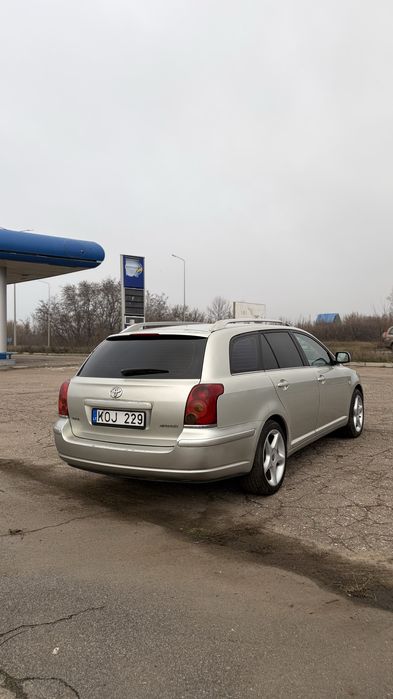 Toyota Avensis 2.0 дізель в гарному стані