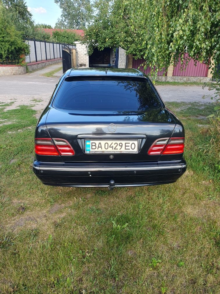 Продам Мерседес 210 3.2 cdi 2000р.