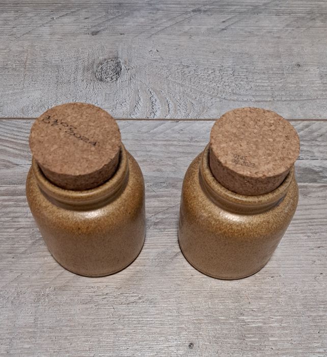 2 ceramiczne pojemniki z korkami
