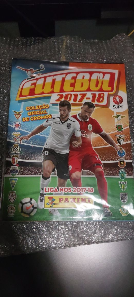 Caderneta futebol 17 18 vazia 8 cromos colados