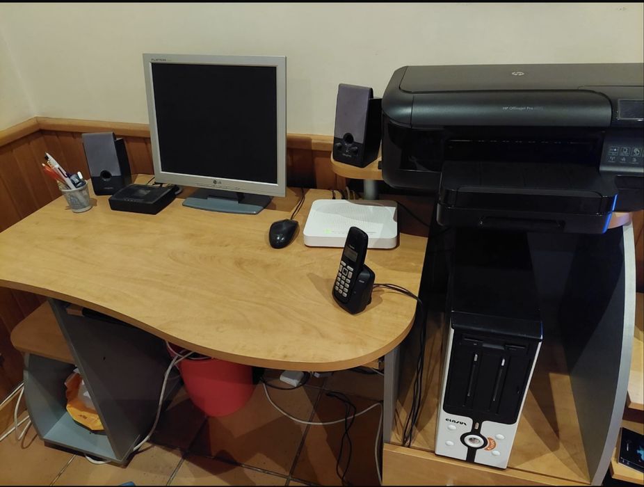 Secretária em bom estado