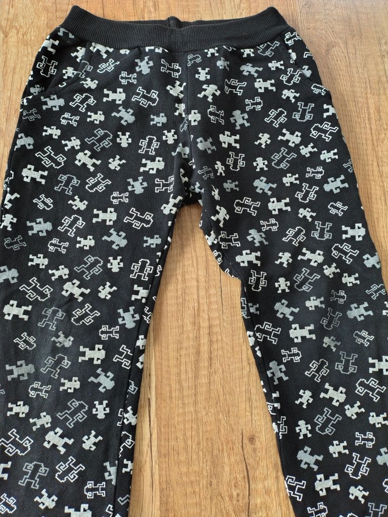 Spodnie dresowe 122 cm