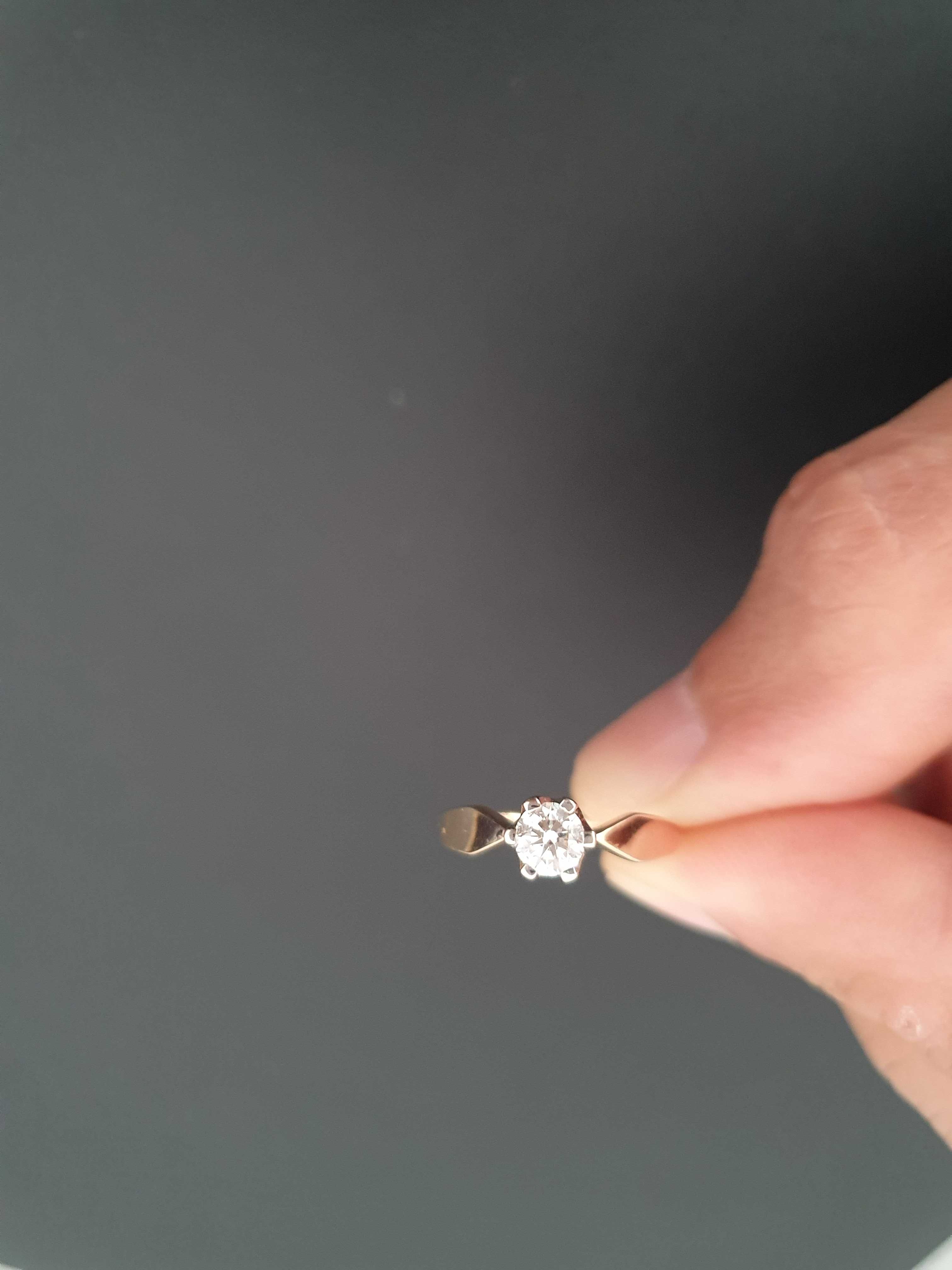 Złoty 585  Pierścionek z diamentem 0,42ct
