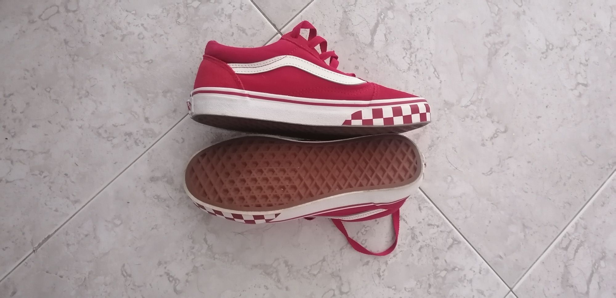 Ténis Vans vermelhos