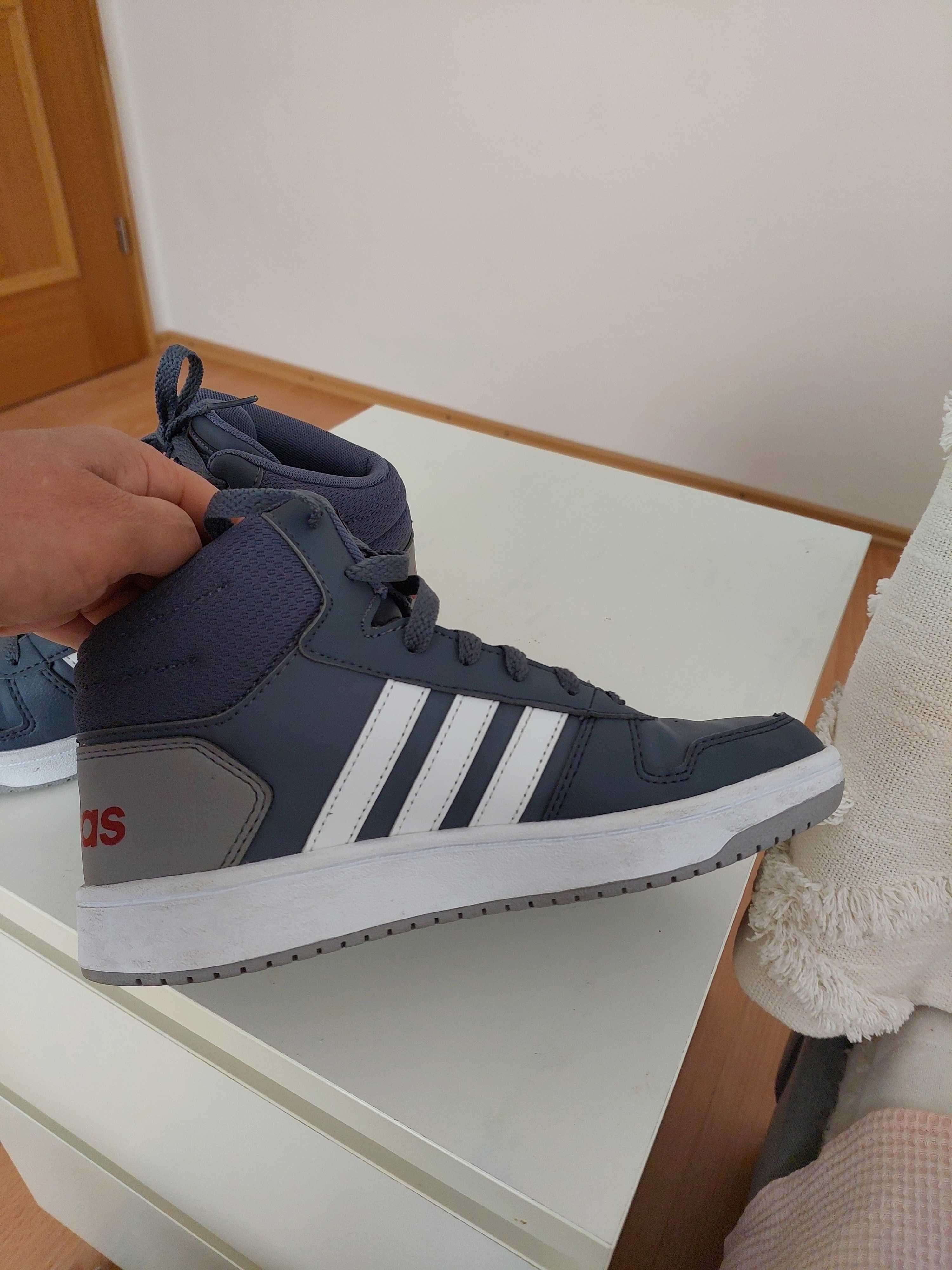 Adidas чоботи на хлопчика.37,5.