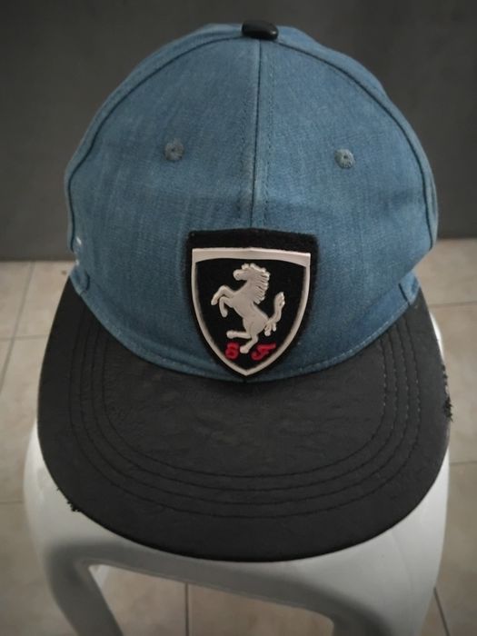 Bone / branded cap