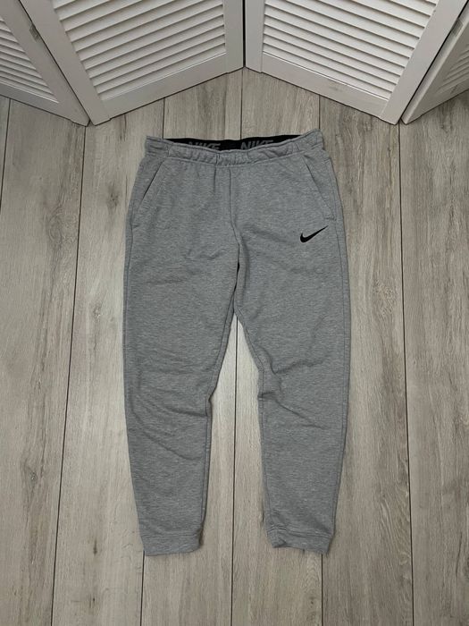 Спортивні штани Nike