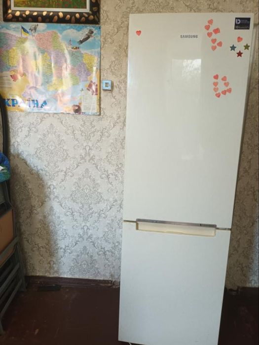 Холодильник Самсунг нерабочий.