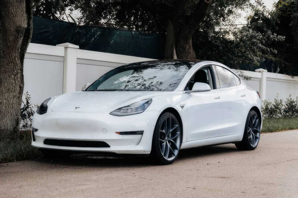 Tesla Model 3      2018