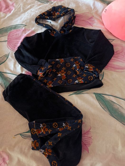 Продам велюровий костюм