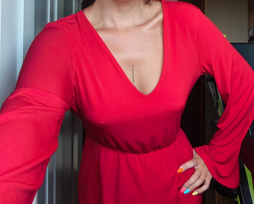 Czerwony krótki kombinezon