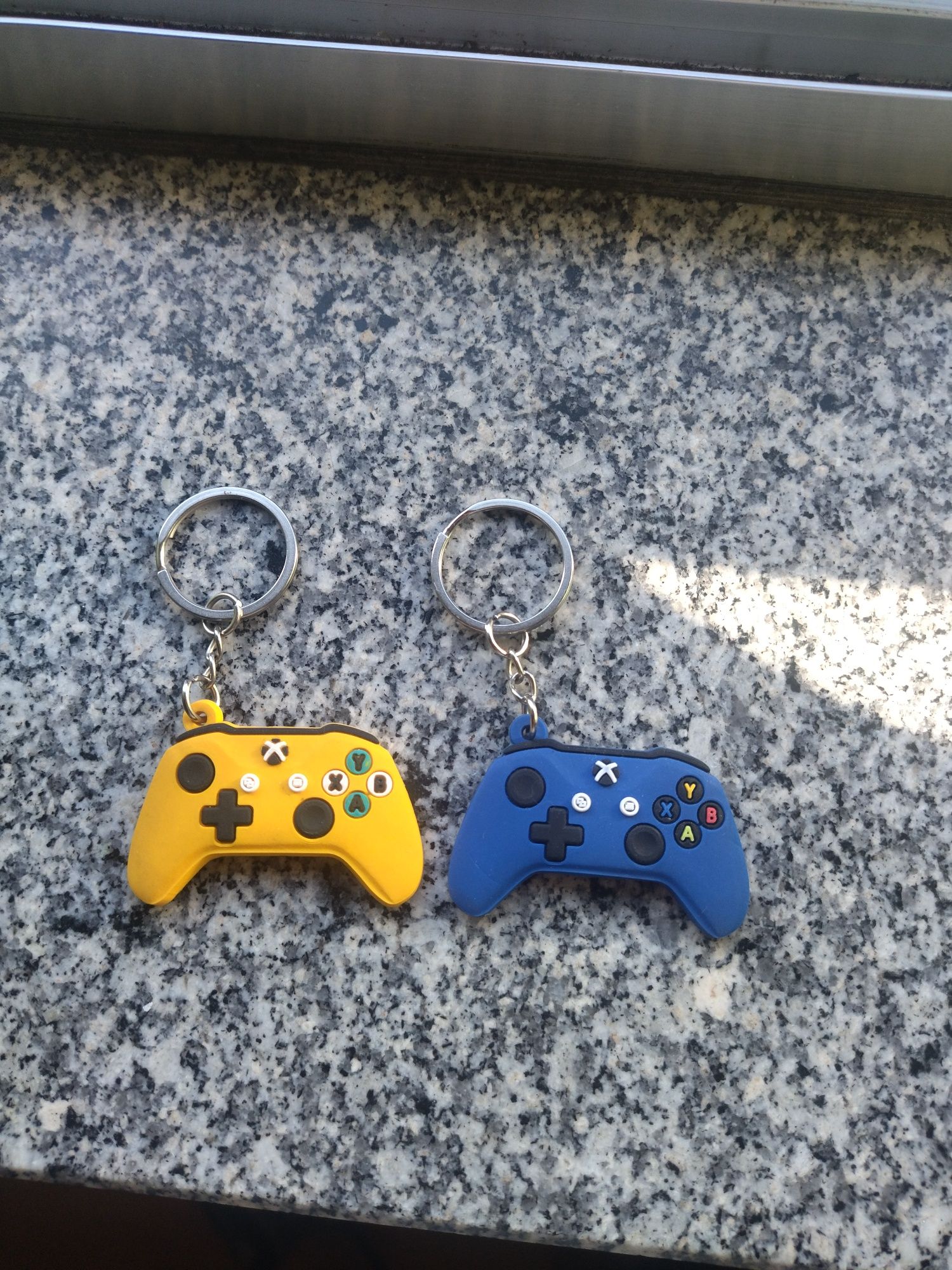 2 portas chaves Xbox cor azul e amarelo ( Portes grátis)