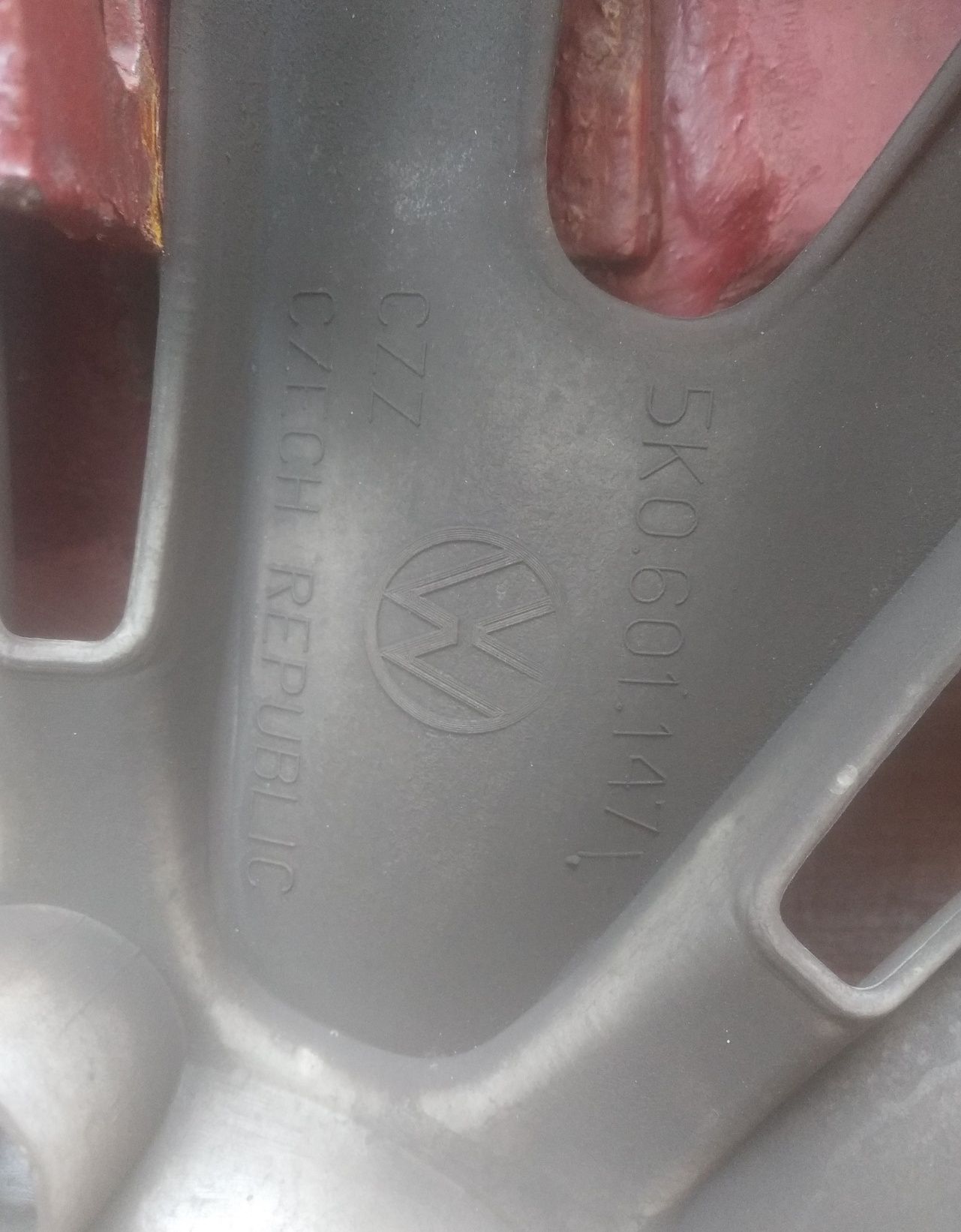 Kołpak VW 5K0.601.147 używany, nie jest nigdzie ułamany.