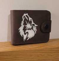 Męski skórzany portfel z wilkiem  ręcznie robiony Handmade