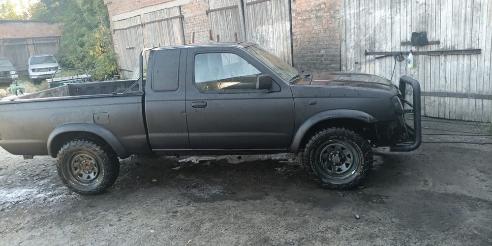 Nissan king kab 1998