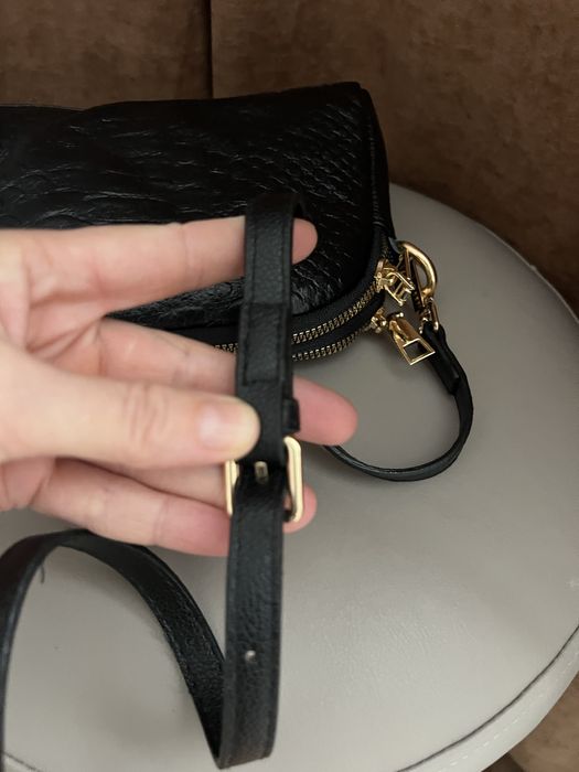 Жіноча маленька сумка з натуральної шкіри через плече