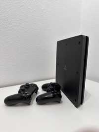 PS4 Slim 1Tb + 2 comandos + 1 jogo