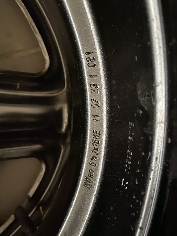 Літні шини Michelin 215 65 R16  з диском  на Renault Duster