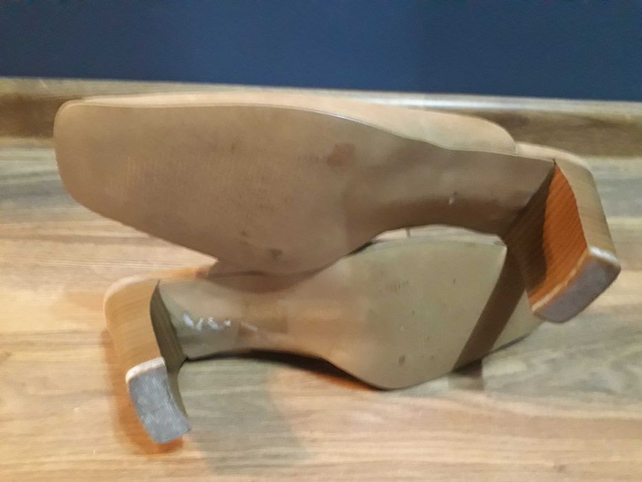 Beżowe klapki na obcasie rozmiar 37