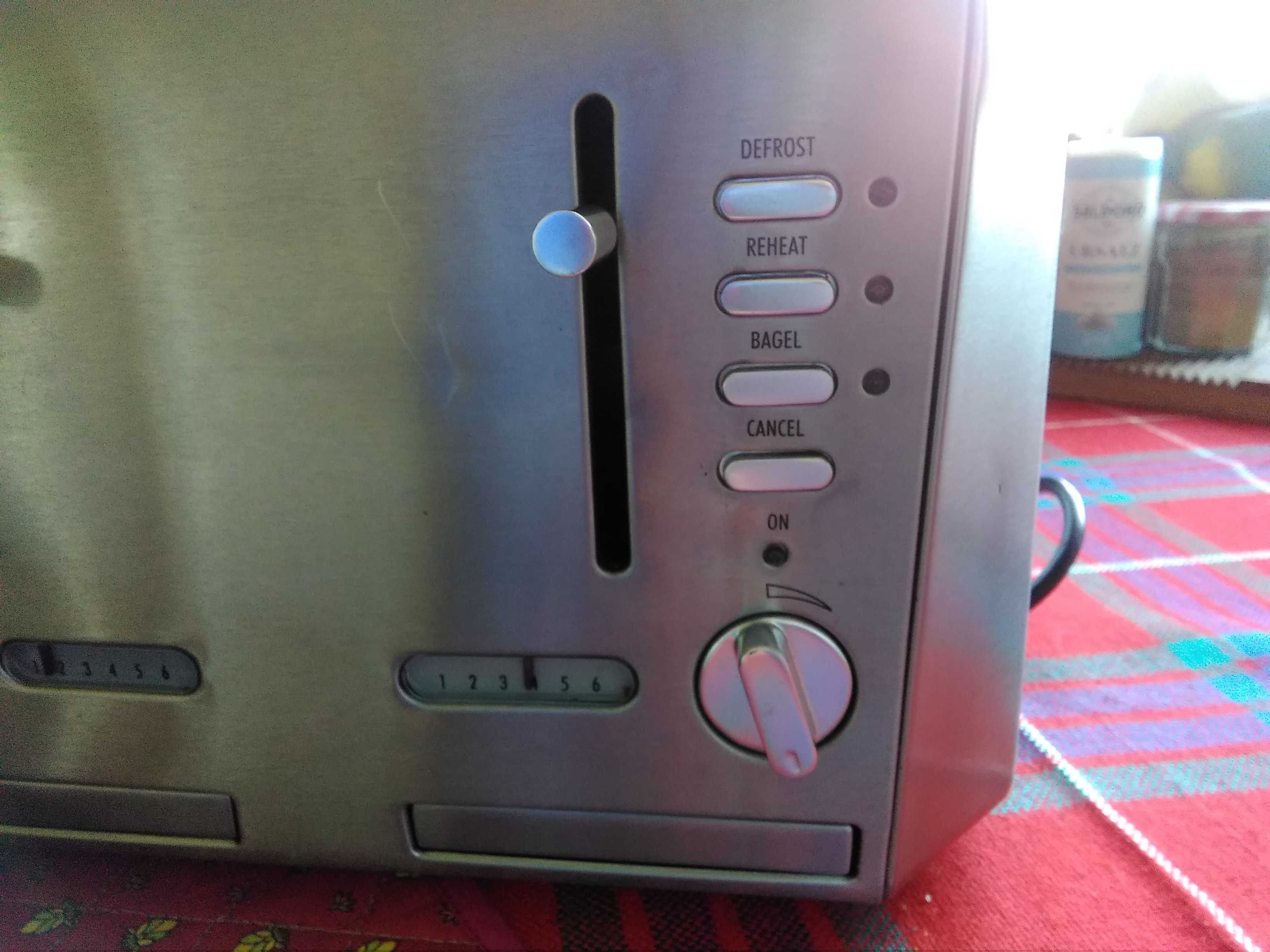 DeLonghi toster CTH 4023