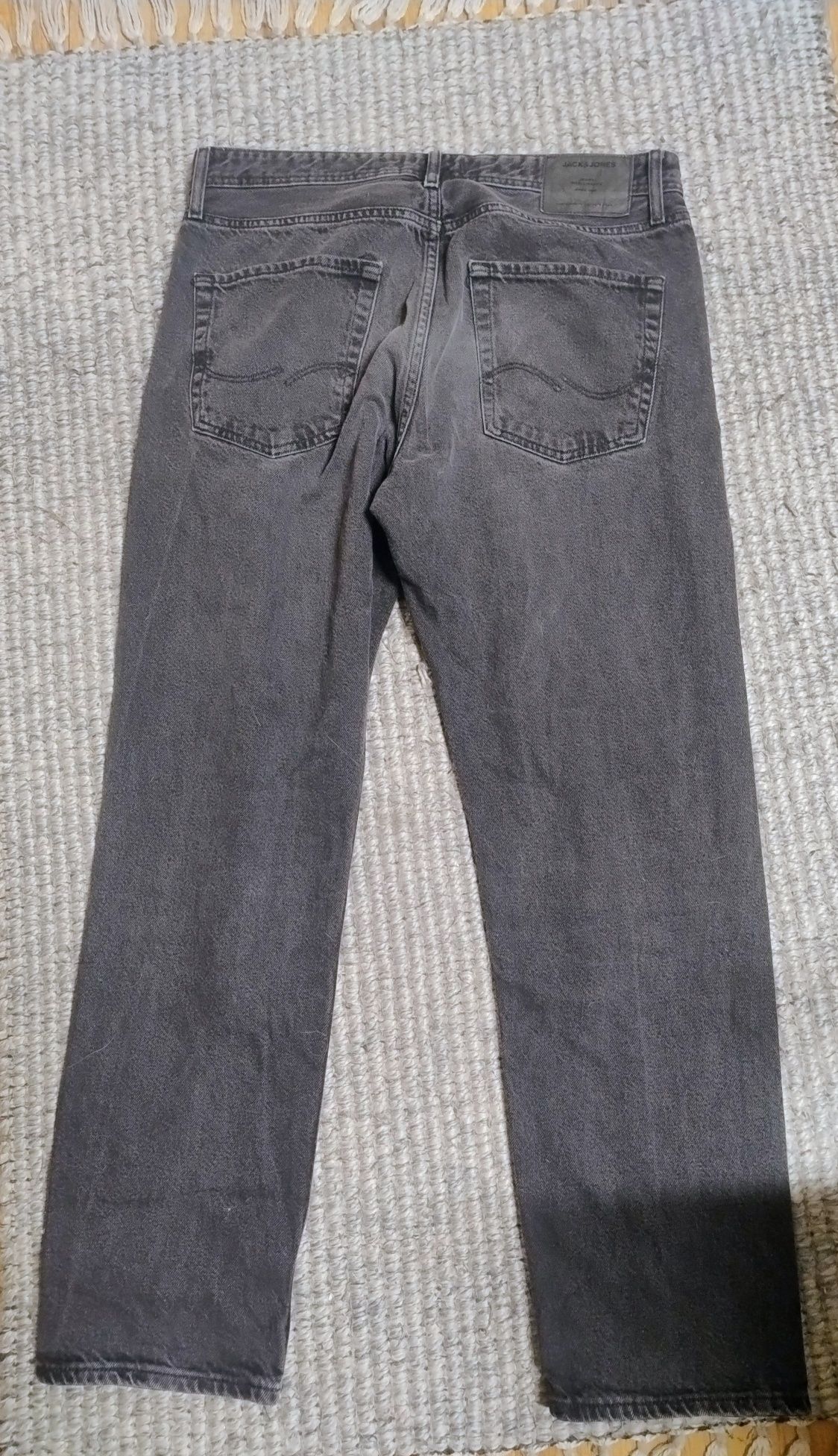 r. 32 Jack & Jones Czarne męskie spodnie z jeansu