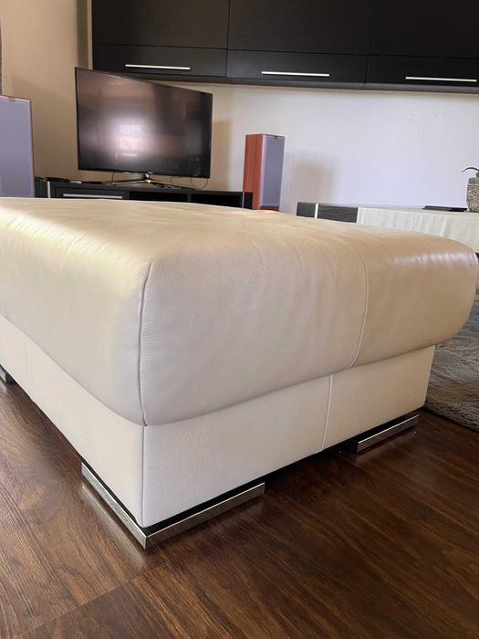 Skórzana pufa premium – beżowa, elegancka, wysoka jakość wykonania
