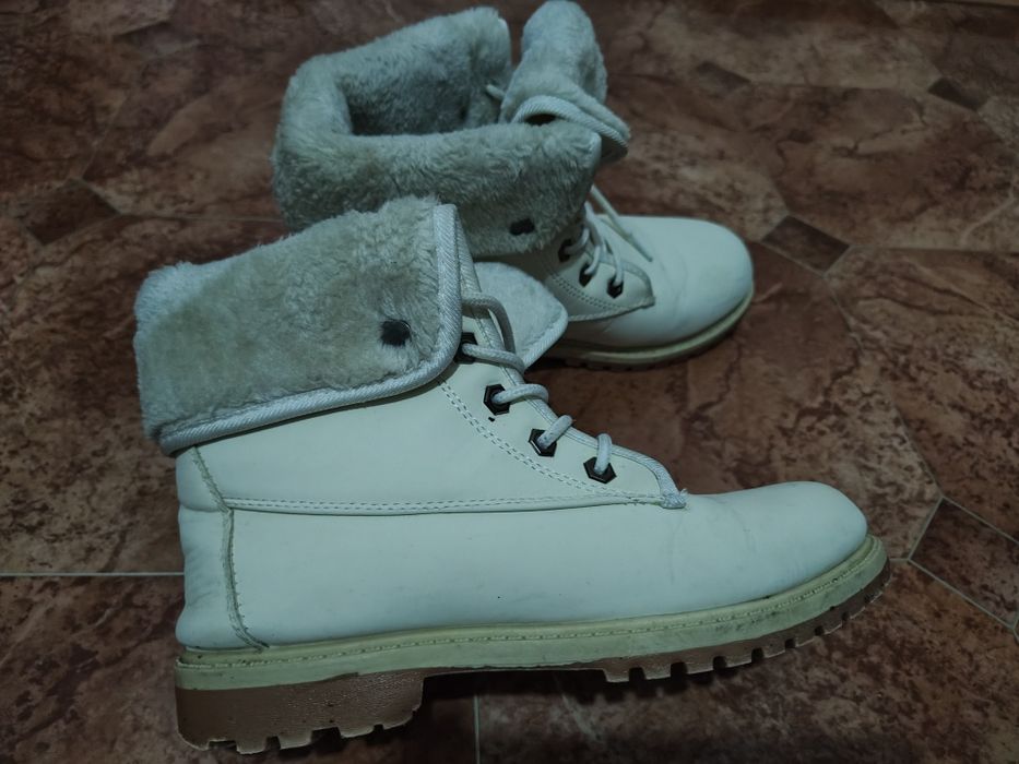 Красный женский пуховик, ботинки в подарок