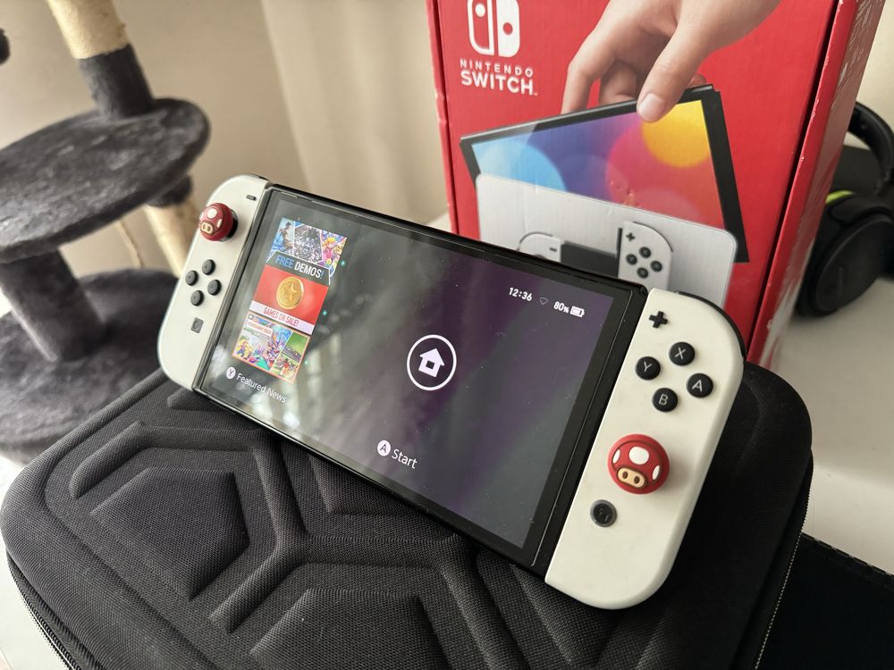 Nintendo Switch OLED + etui / walizka