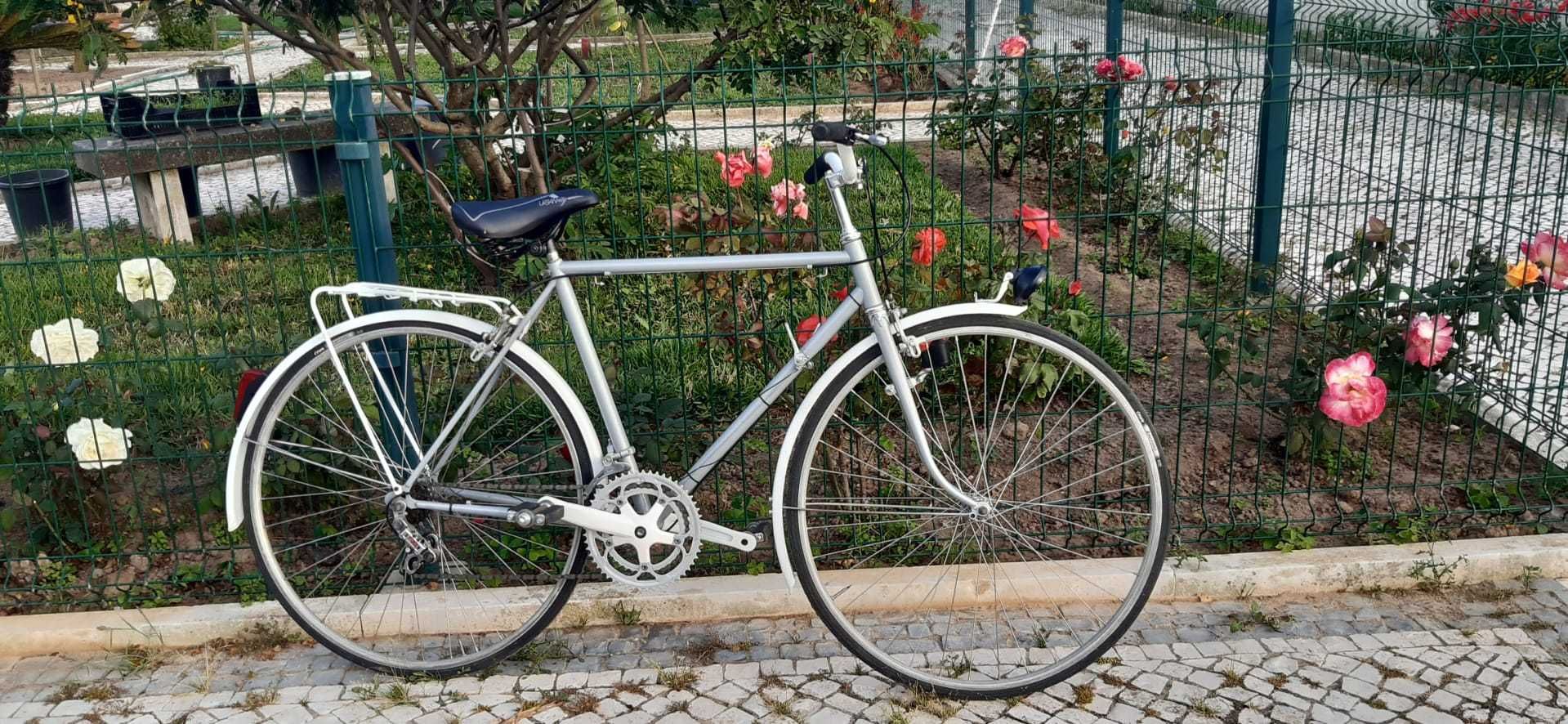 Bicicleta pasteleira em optimas condições