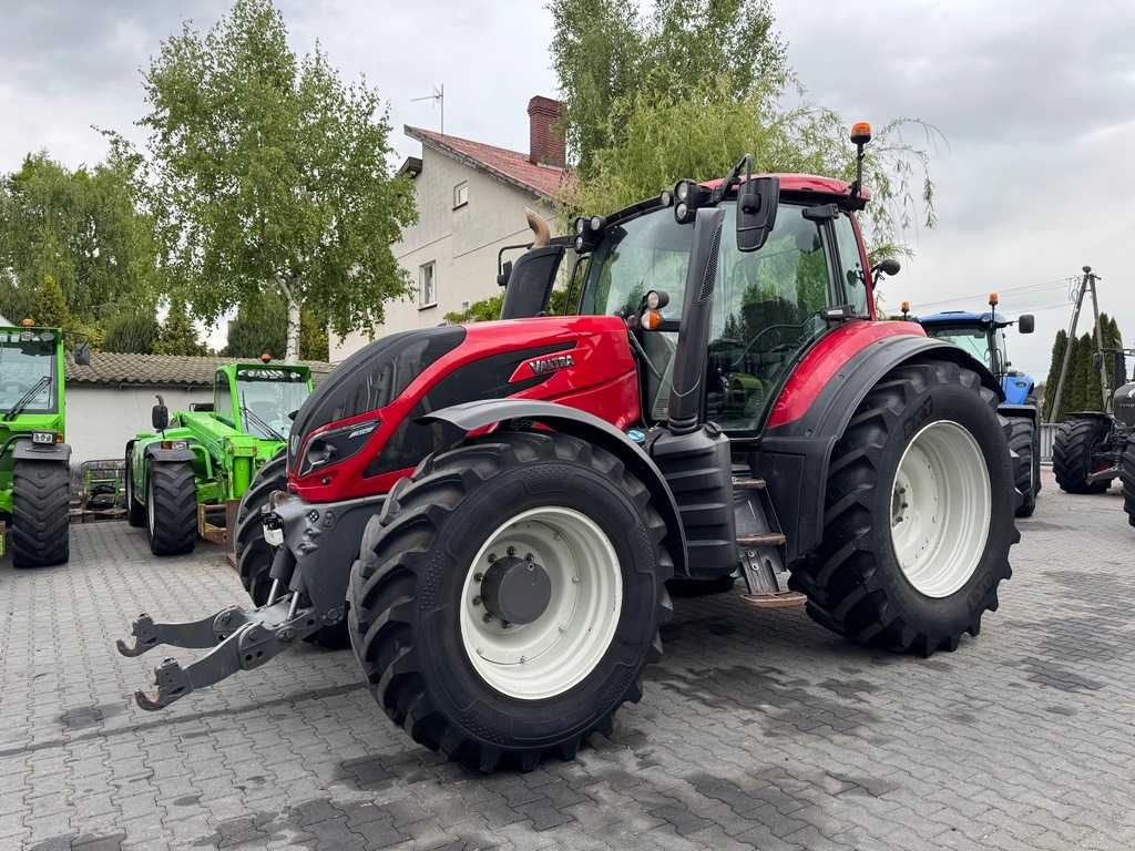 VALTRA T234 VERSU / Pneumatyka/ Biegi pełzające / Przedni TUZ /