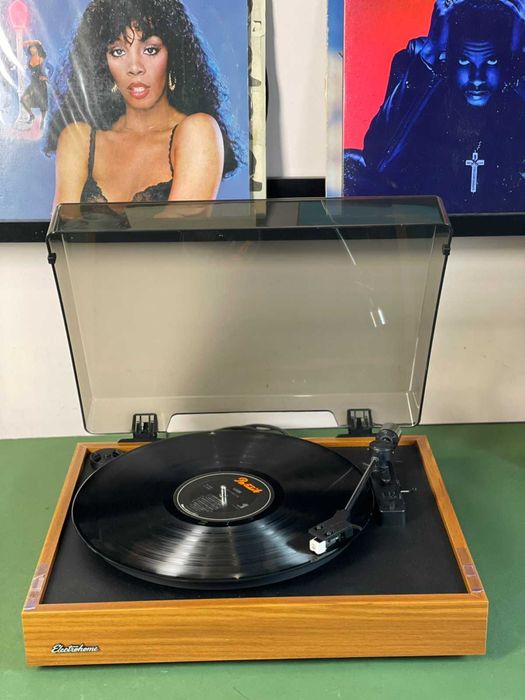 Програвач вінілу, виниловый проигрыватель Electrohome