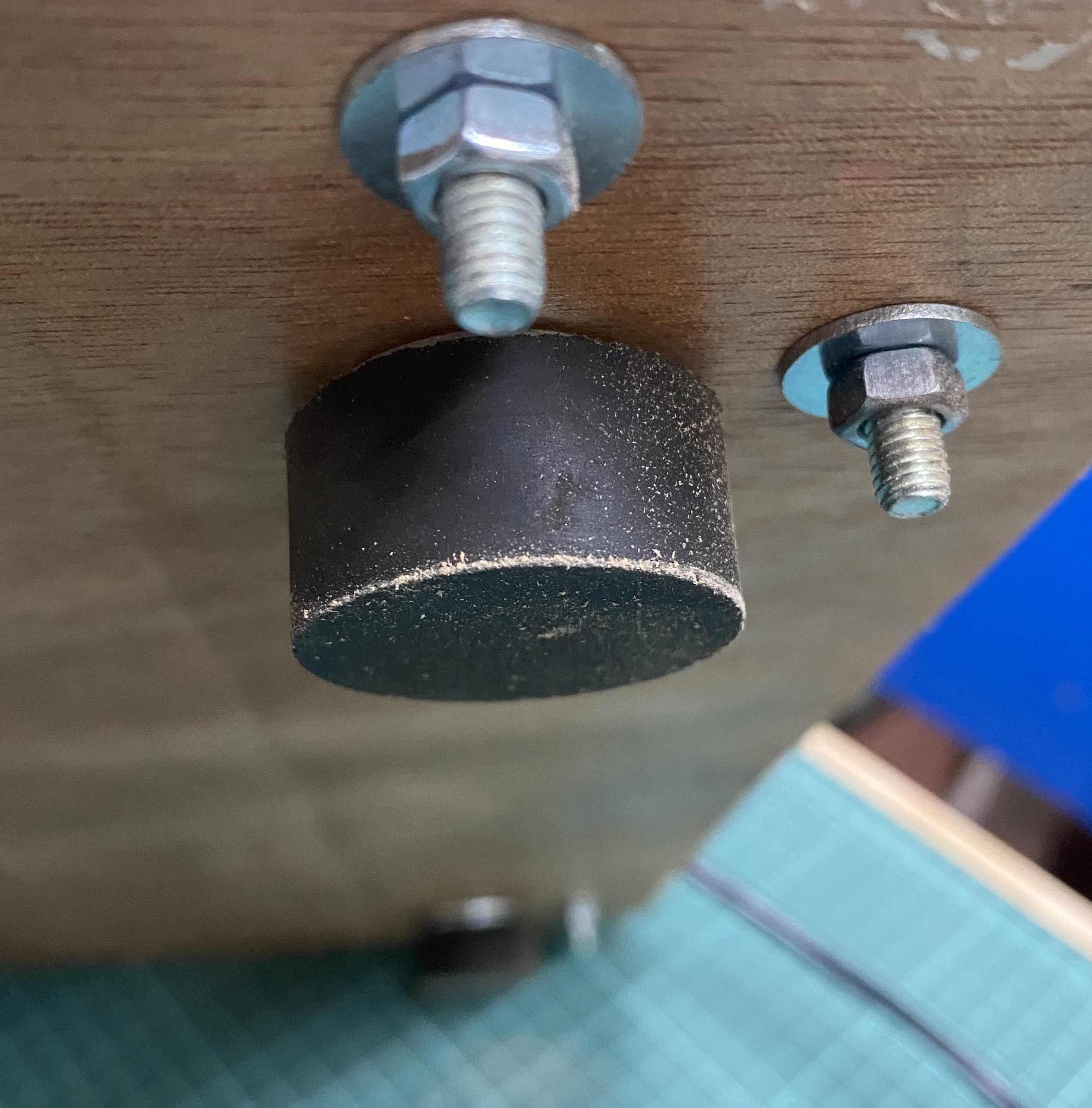 Mesa com tupia invertida