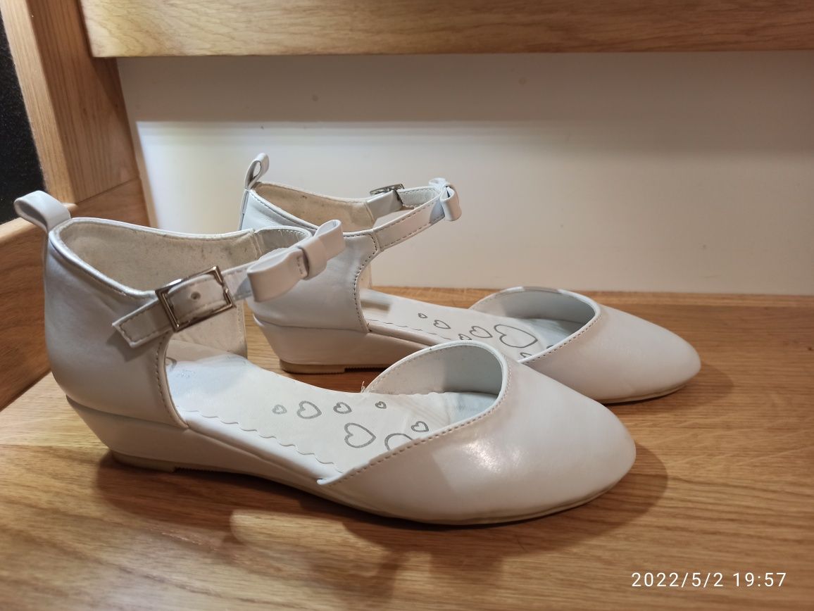 Białe eleganckie pantofle 31 skóra Cool Club na komunię komunijne