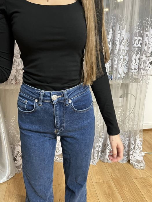 Стильные джинсыы