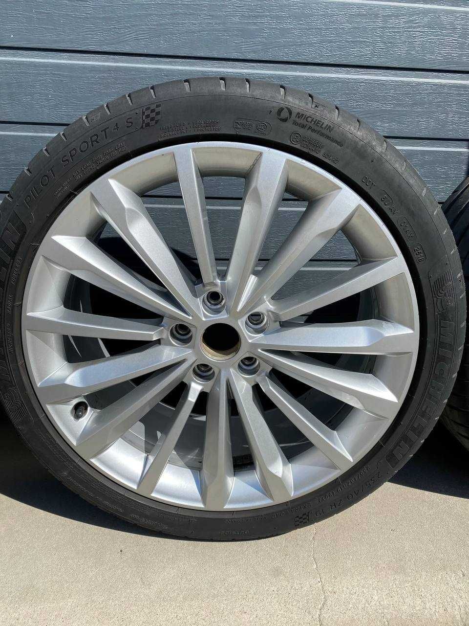 Диски SKODA ОЕ
PHOENIX 8. 0" X 19" 5X112 ET 44