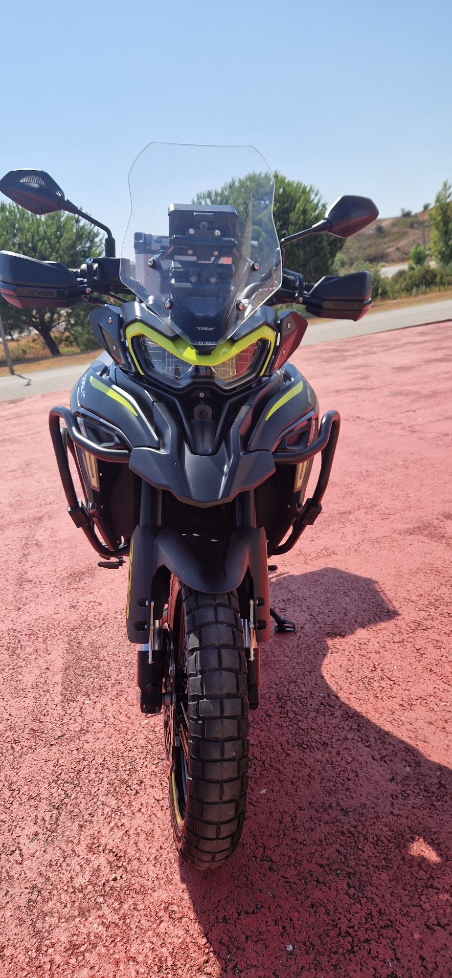 Benelli TRK 702X revisão 18.000 kms já efectuada
