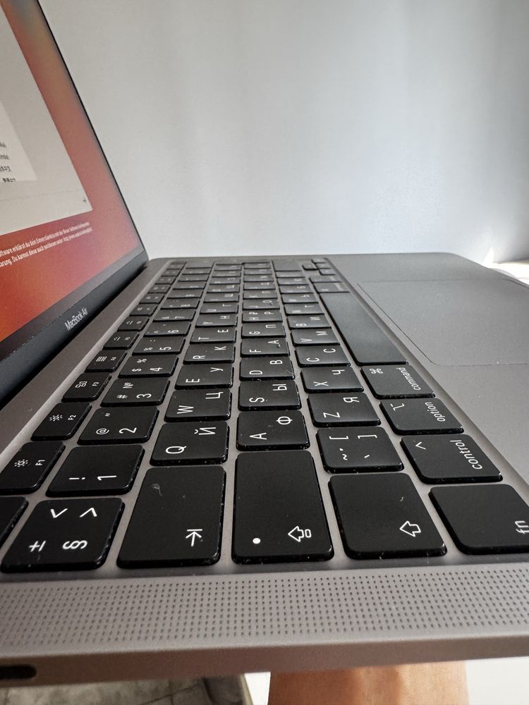Mac 13’ 2020, intel core i3. 8/256 gb