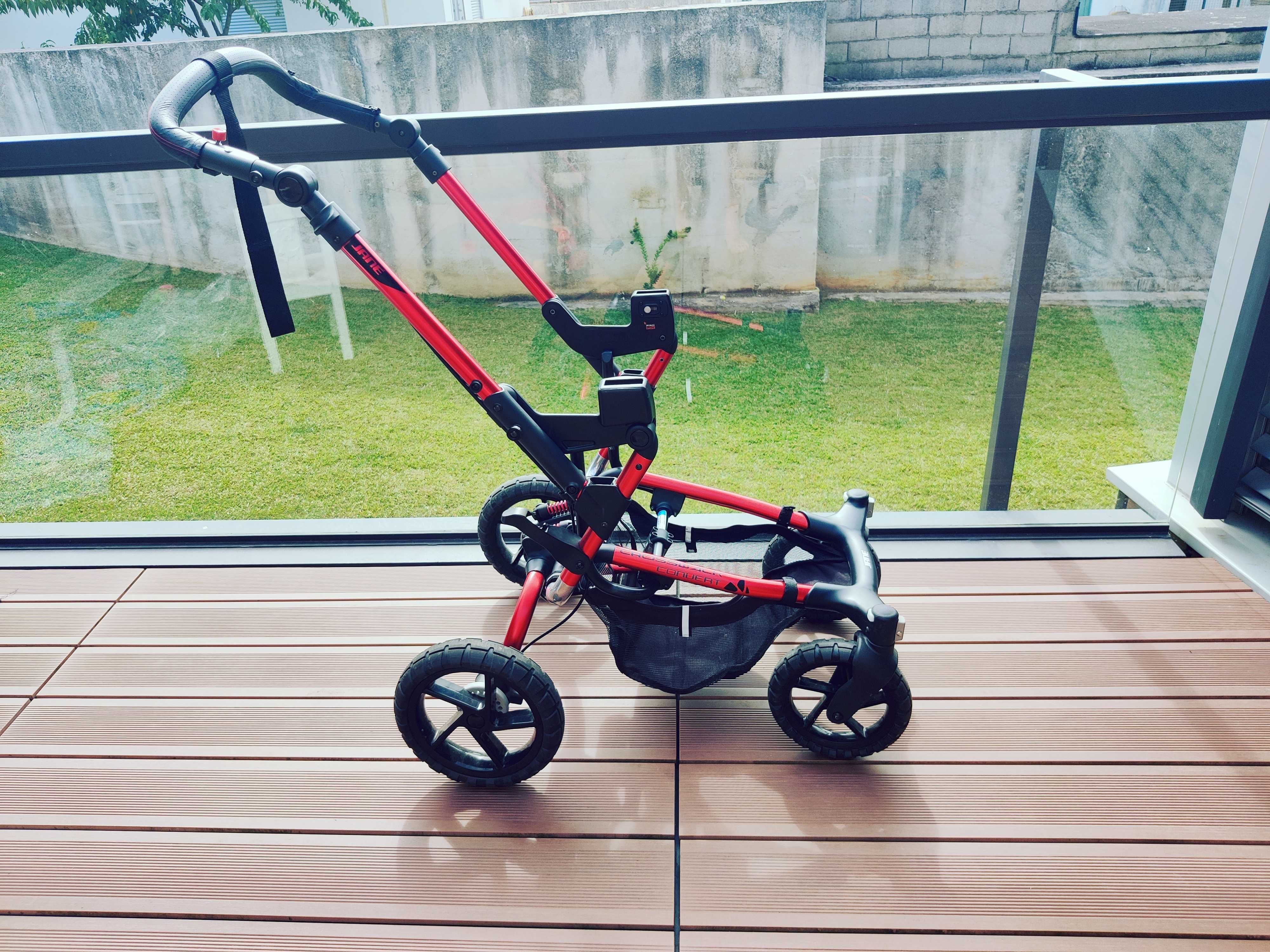 Carrinho com porta-bebés e base auto