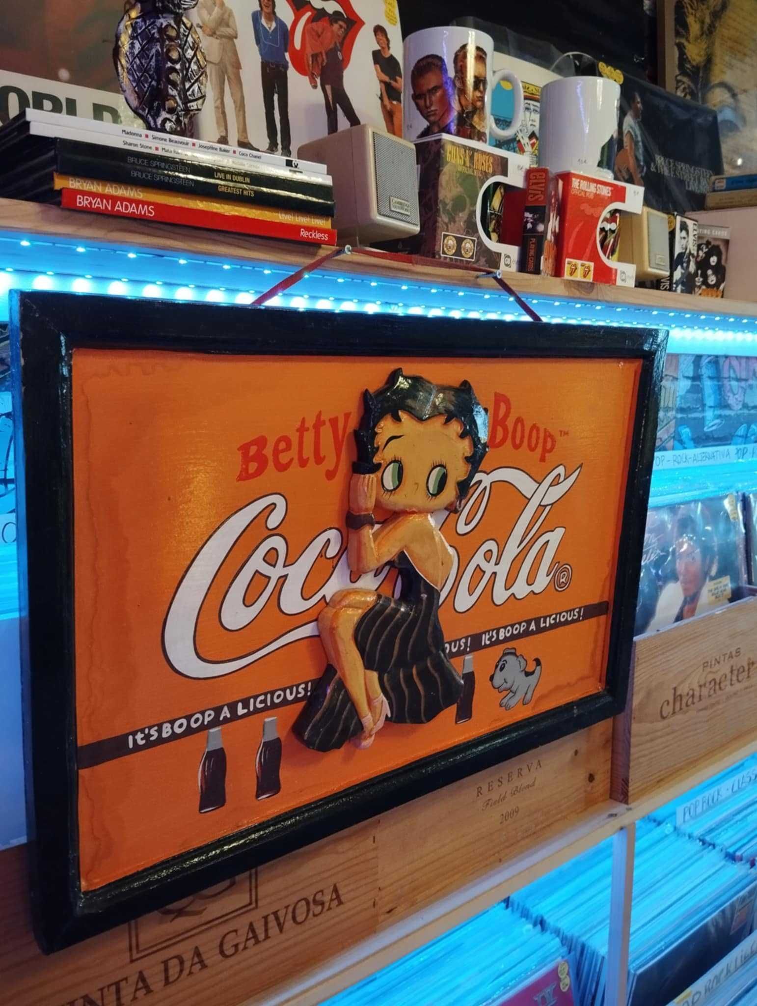 Placa Decorativa em Madeira " Betty Boop "