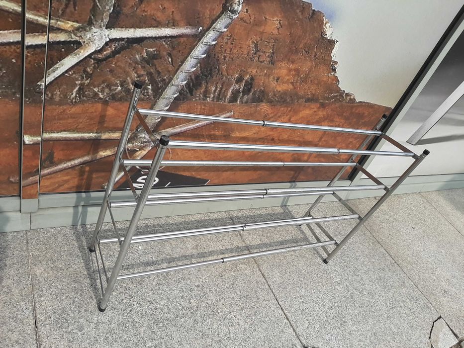 Stojak na buty do szafki lub wolnostojący regulowany metalowy 3 półki