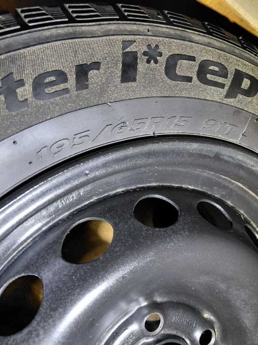 Sprzedam opony zimowe z felgami i szpilkami