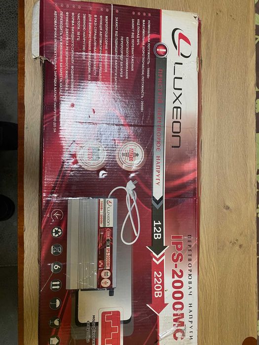 Інвертор з зарядкою ДБЖ 2000W 12\220 Luxeon IPS-2000MC
