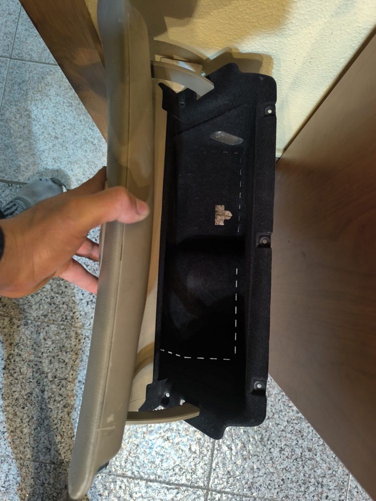Porta luvas de VW Passat B5 de cor beje impecável.